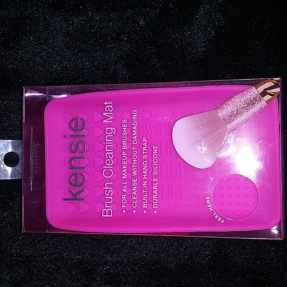 Kenzie brush cleaning mat
